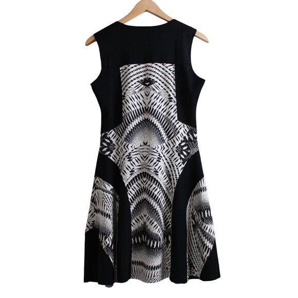 Le Lis Blanc Abstract Print Swing Dress - Picture 3 of 16
